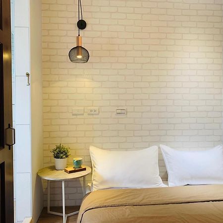 Oyaji Guesthouse-依人數床位數計價開放房型 Tainan Exterior photo