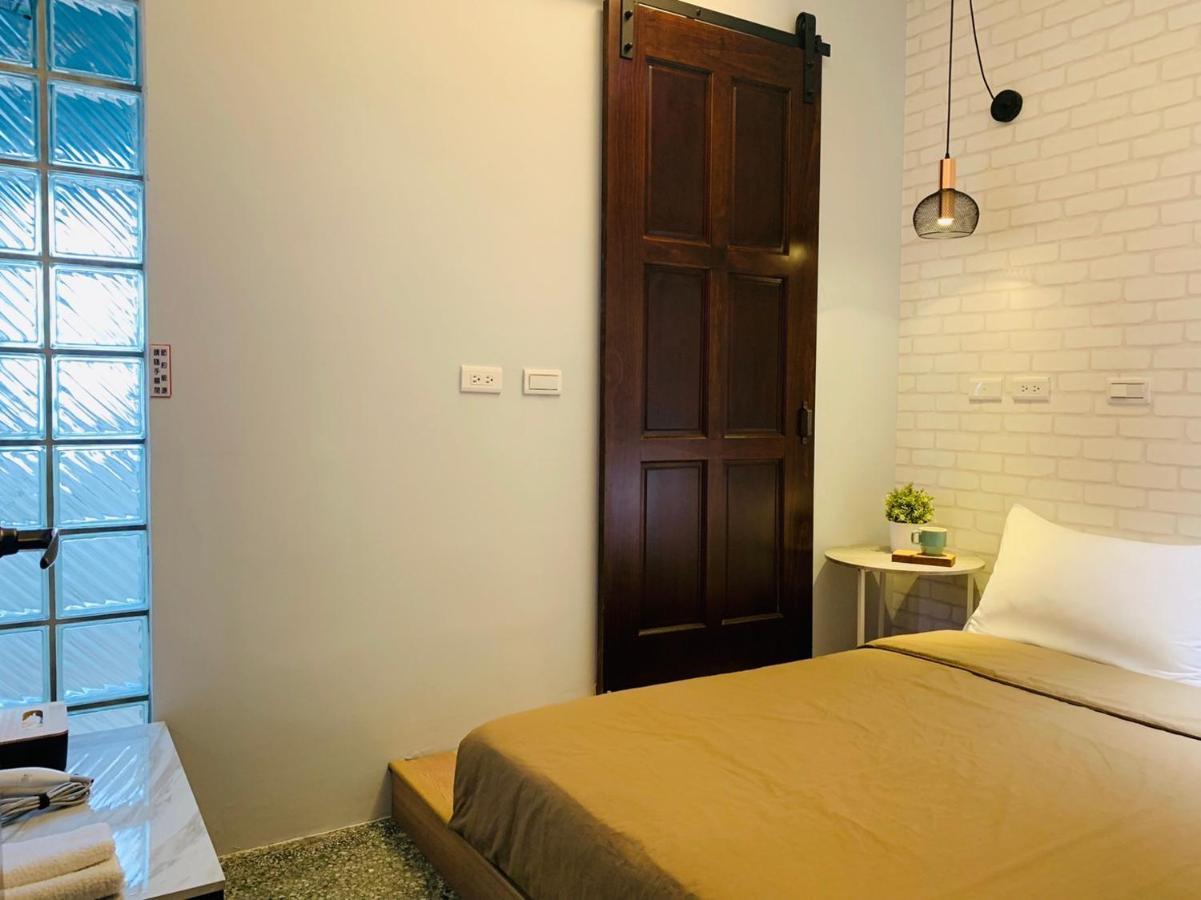Oyaji Guesthouse-依人數床位數計價開放房型 Tainan Exterior photo