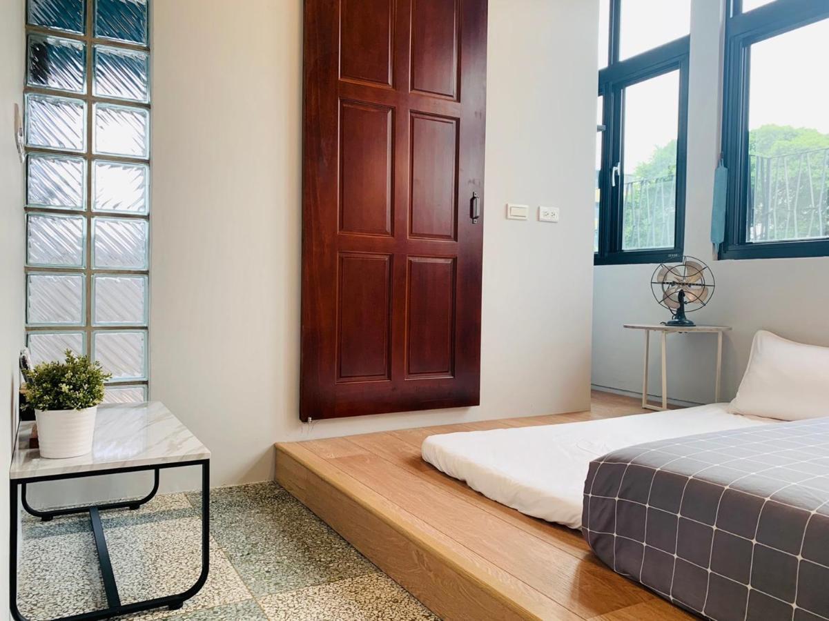 Oyaji Guesthouse-依人數床位數計價開放房型 Tainan Exterior photo