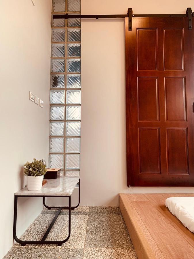 Oyaji Guesthouse-依人數床位數計價開放房型 Tainan Exterior photo