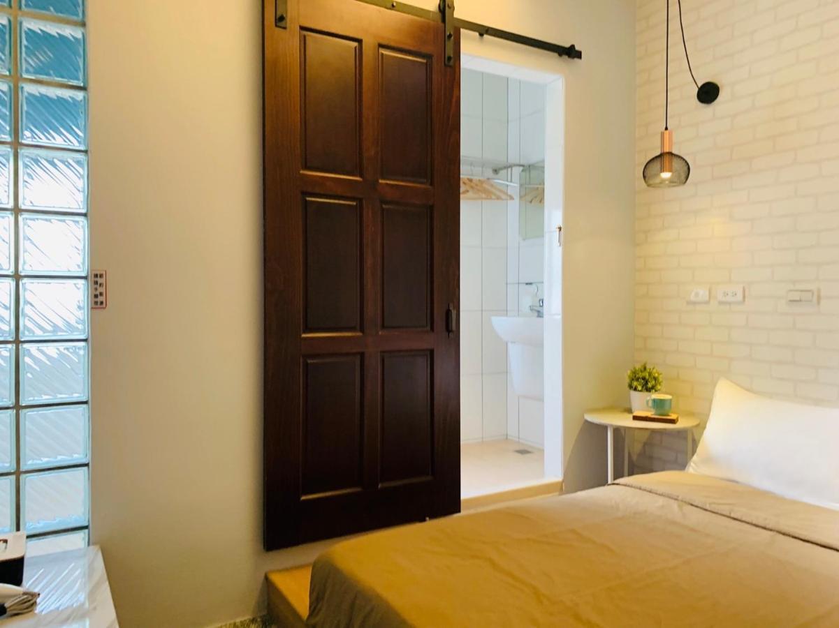Oyaji Guesthouse-依人數床位數計價開放房型 Tainan Exterior photo