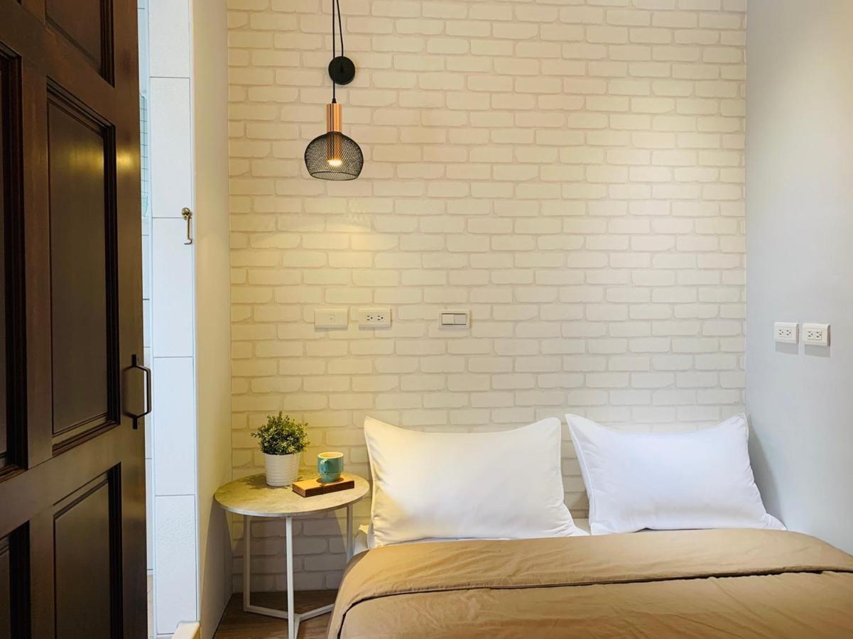 Oyaji Guesthouse-依人數床位數計價開放房型 Tainan Exterior photo