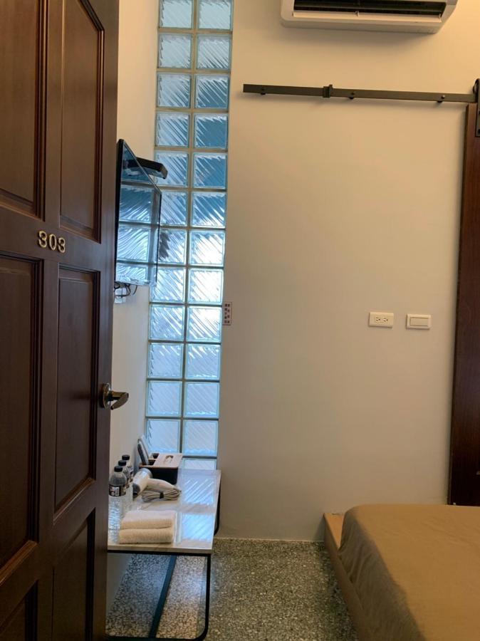 Oyaji Guesthouse-依人數床位數計價開放房型 Tainan Exterior photo