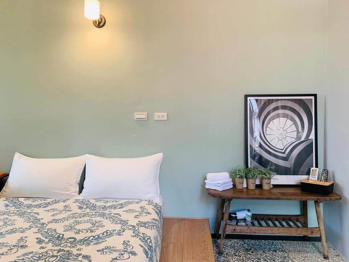 Oyaji Guesthouse-依人數床位數計價開放房型 Tainan Exterior photo