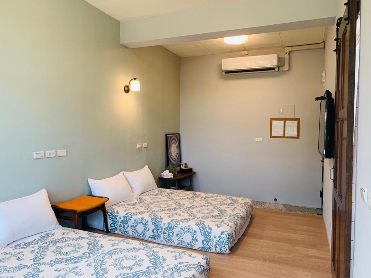 Oyaji Guesthouse-依人數床位數計價開放房型 Tainan Exterior photo