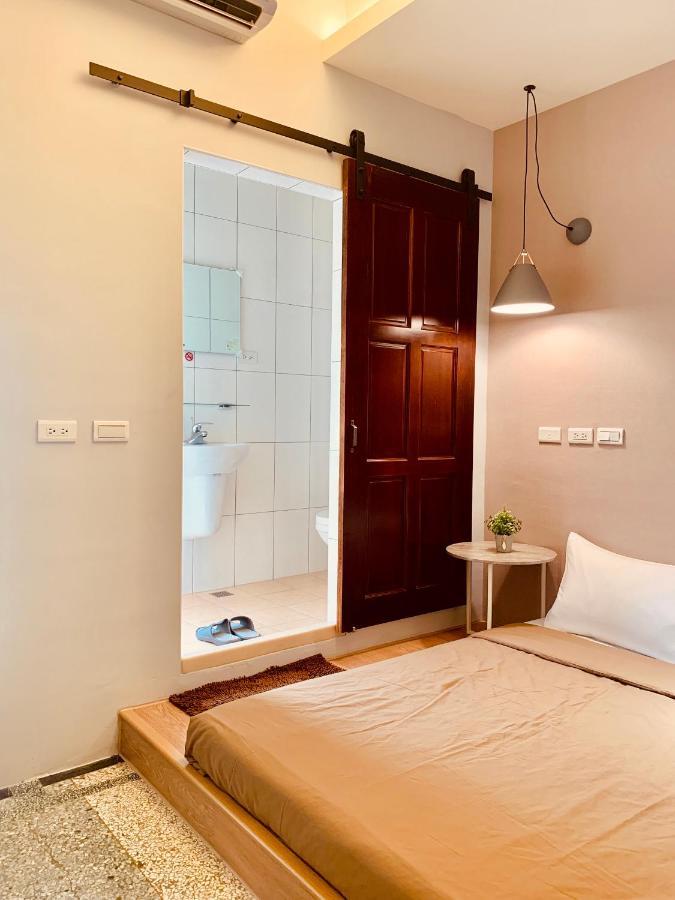 Oyaji Guesthouse-依人數床位數計價開放房型 Tainan Exterior photo