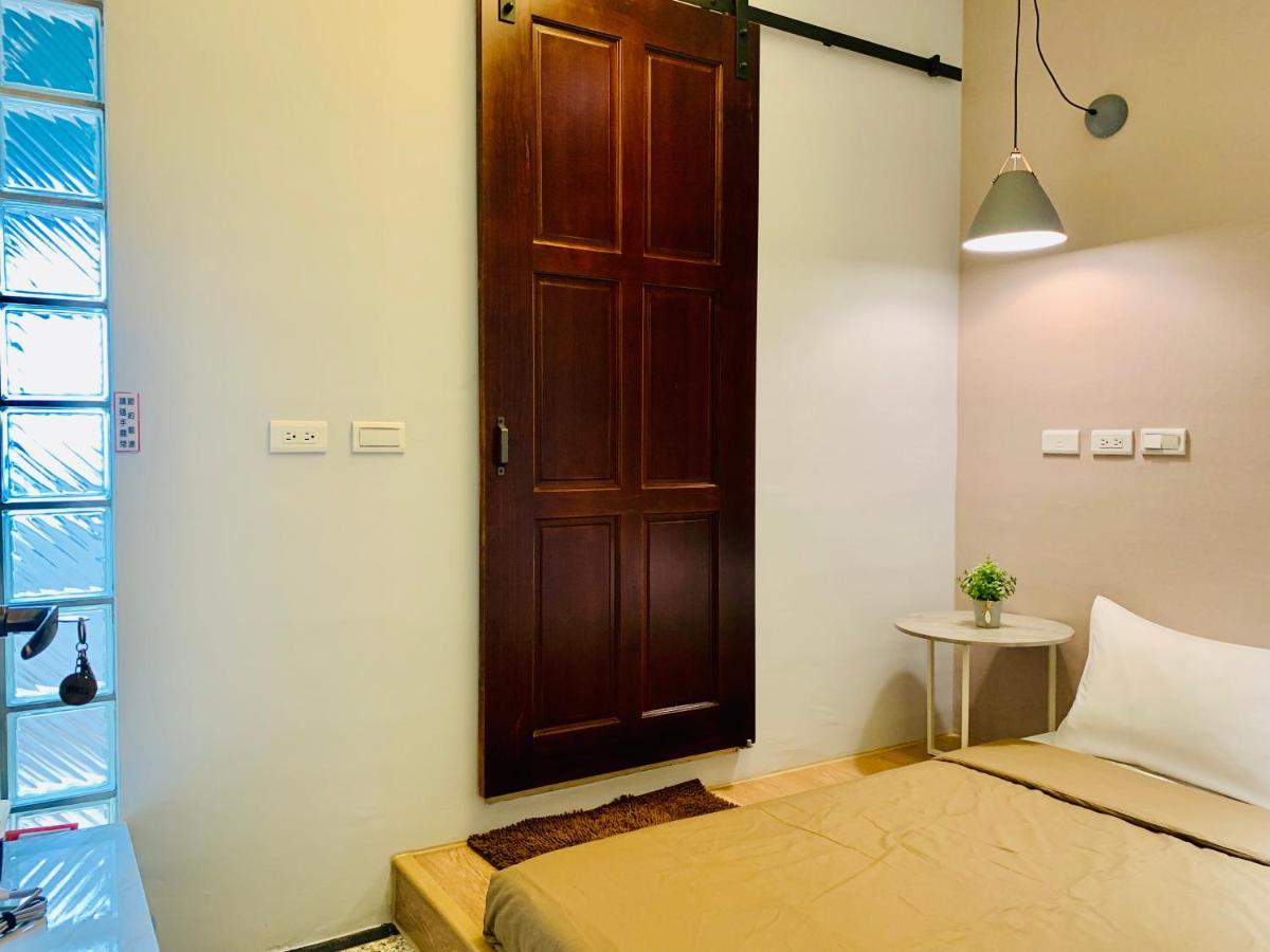 Oyaji Guesthouse-依人數床位數計價開放房型 Tainan Exterior photo