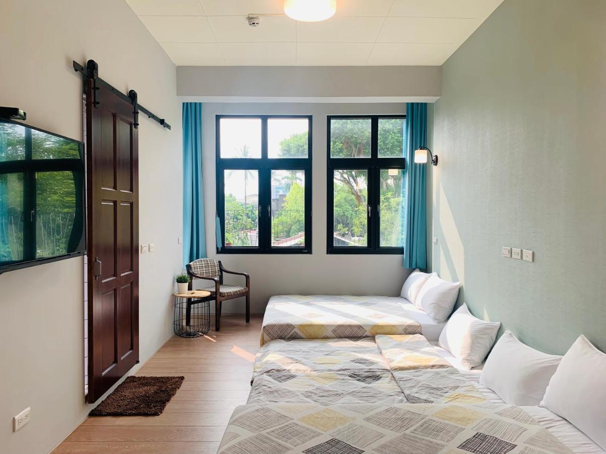 Oyaji Guesthouse-依人數床位數計價開放房型 Tainan Exterior photo