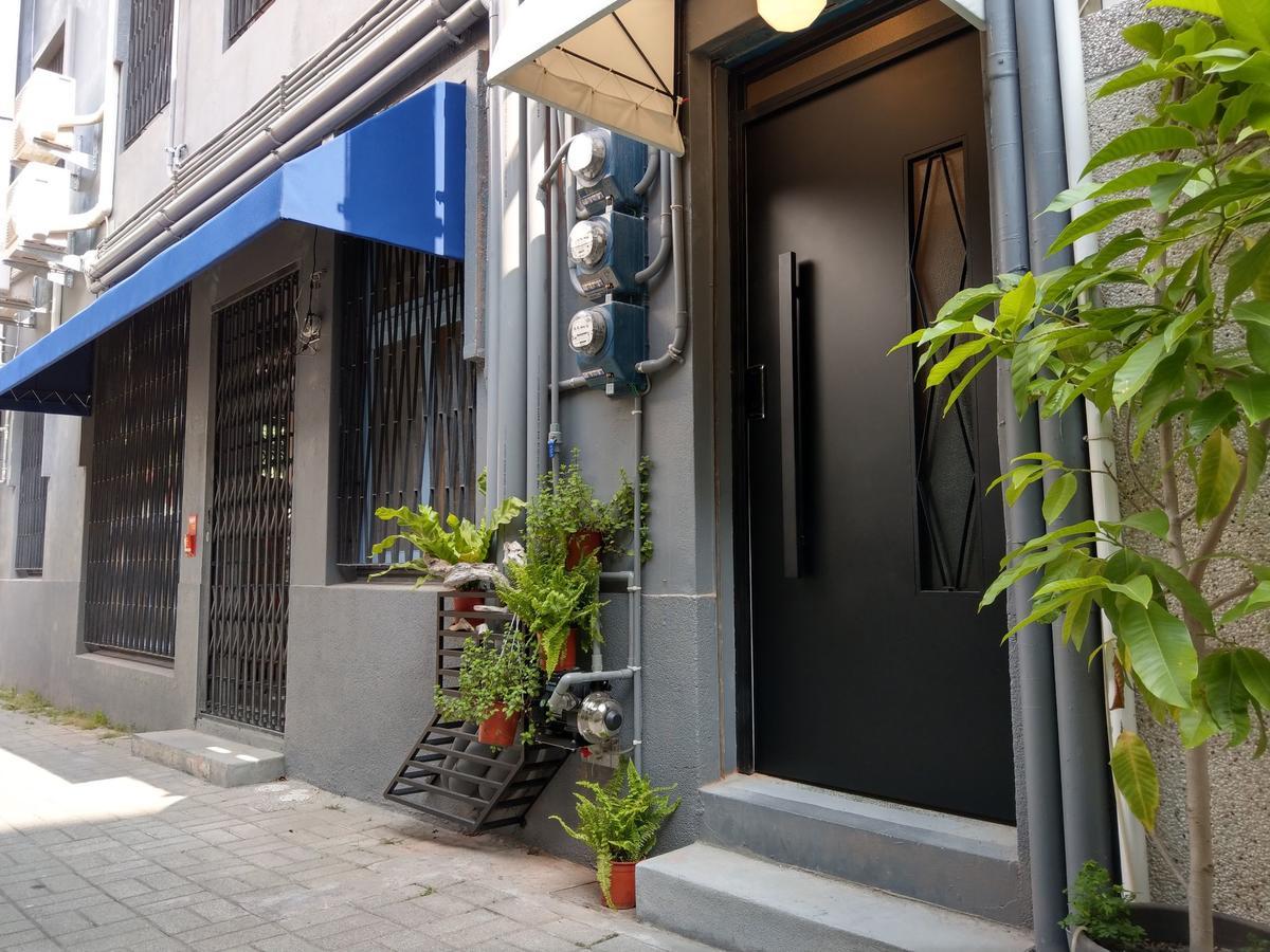 Oyaji Guesthouse-依人數床位數計價開放房型 Tainan Exterior photo